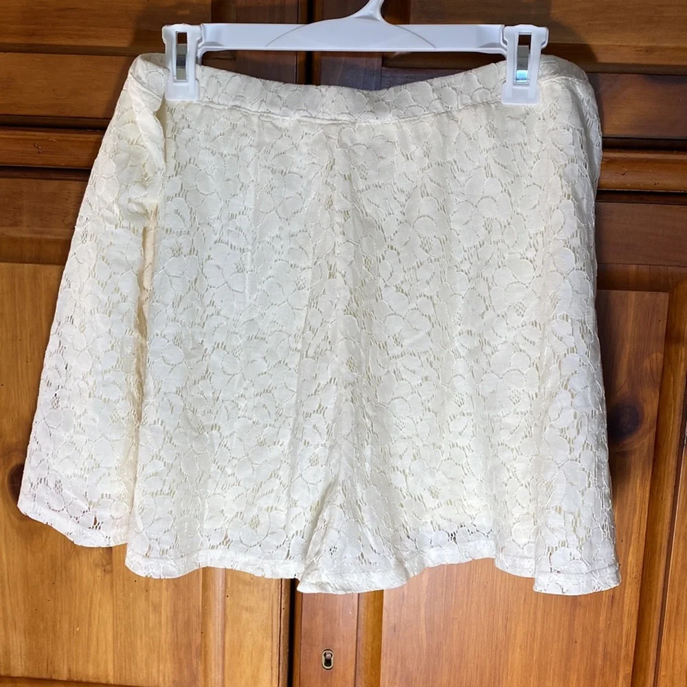 White Lace Skirt - Picture 2 of 3